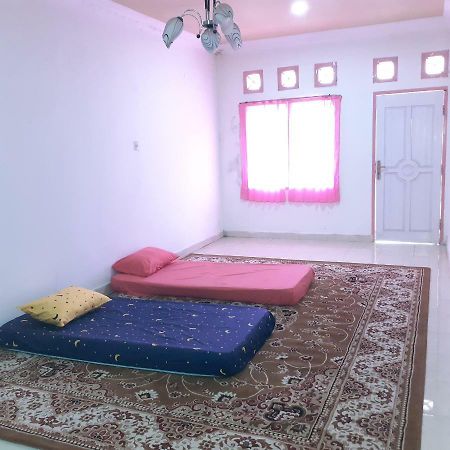 Almira Homestay Near Airport Jambi Exteriér fotografie