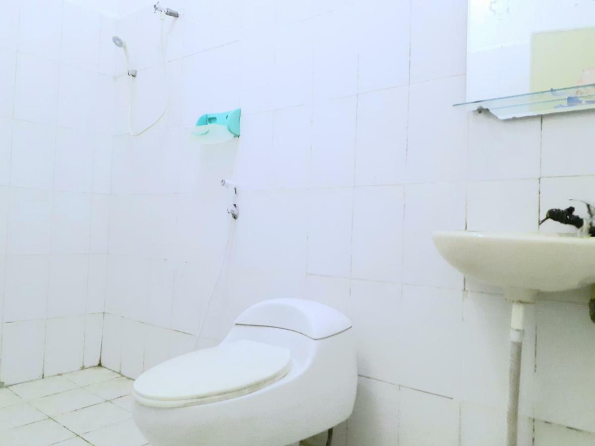 Almira Homestay Near Airport Jambi Exteriér fotografie